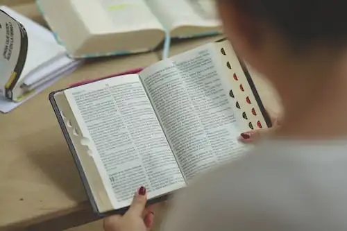 Versículos bíblicos sobre Jovens Servindo a Deus